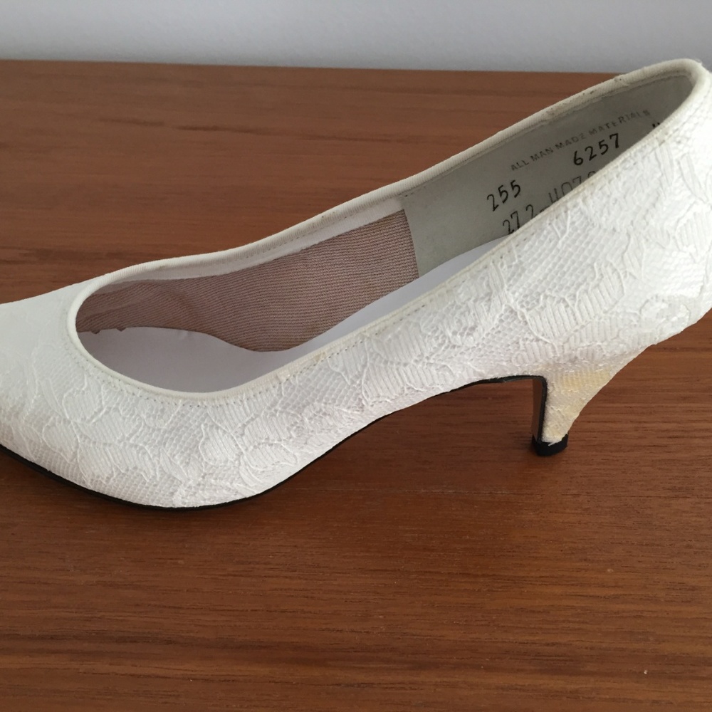 Lace dress shoes  - Wear as white or Dyeable to match your dress - Picture 2 of 5